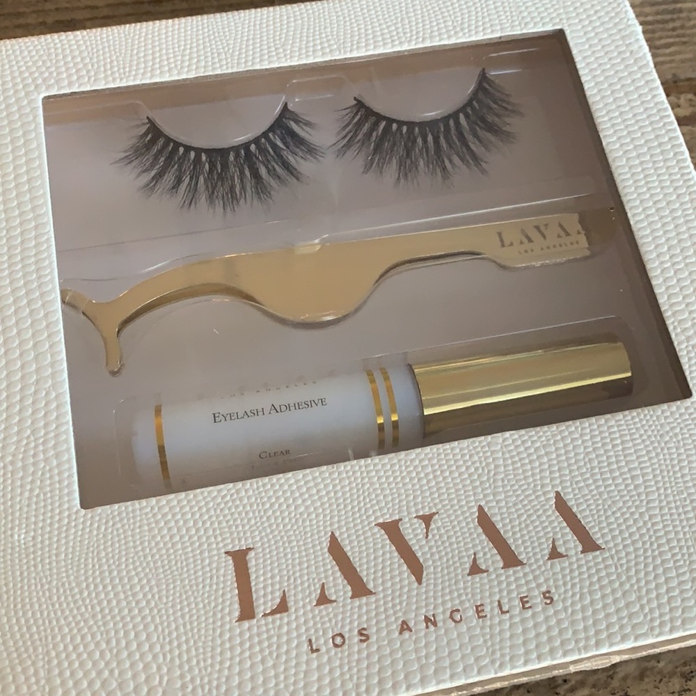 Lavaa Lashes Flirty Lash Set NIB